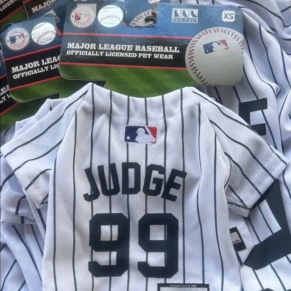 Major league baseball Yankees dog apparel. Huge lot of 7 xs-xxl nwts